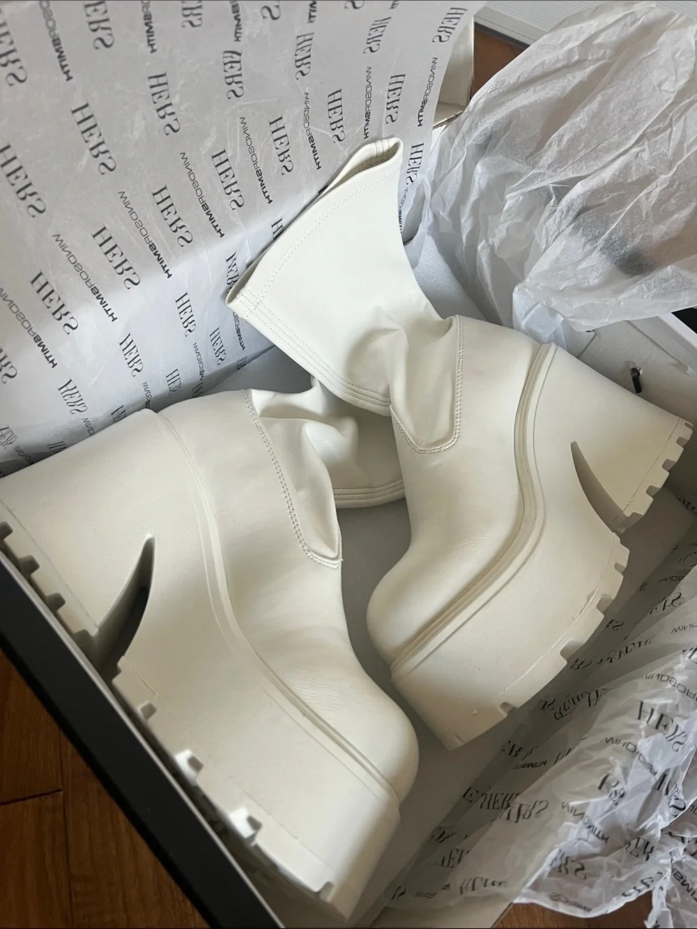 Windsor Smith Found White Stretch socks Boots